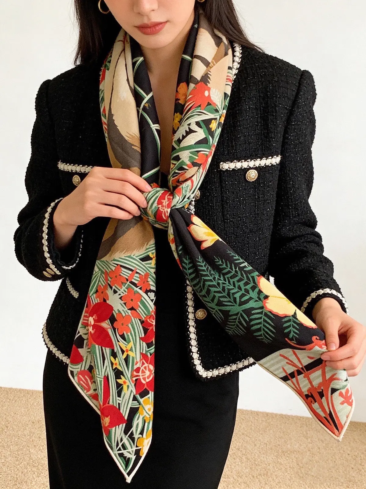 Scarf（围巾） Style Beige Shoulder Bag Lookbook Reference image 1
