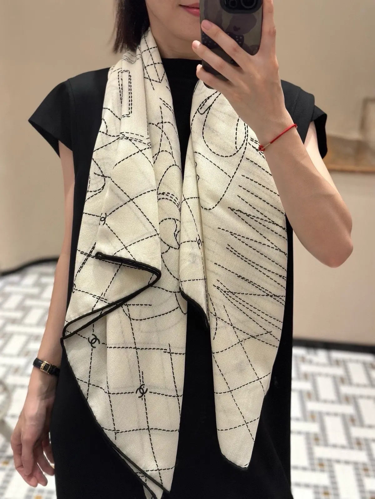 Scarf（围巾） Style Black Scarf Lookbook Reference image 2