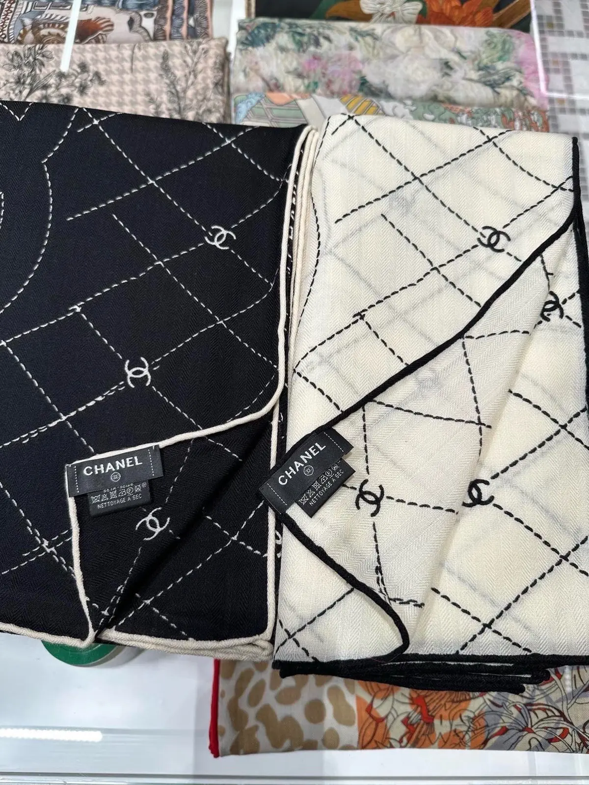Scarf（围巾） Style Black Scarf Lookbook Reference image 4