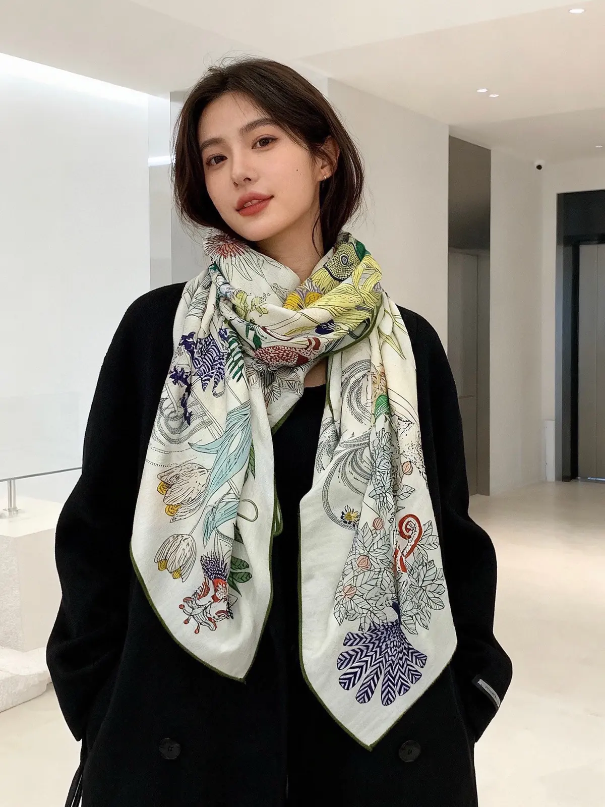 Scarf（围巾） Style White Bag Lookbook Reference image 1