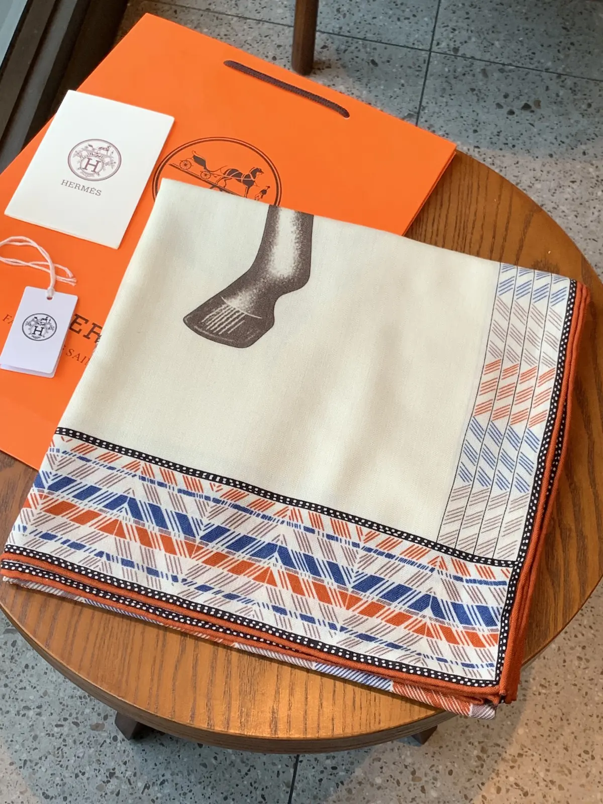 Scarf（围巾） Style White Bag Lookbook Reference image 3
