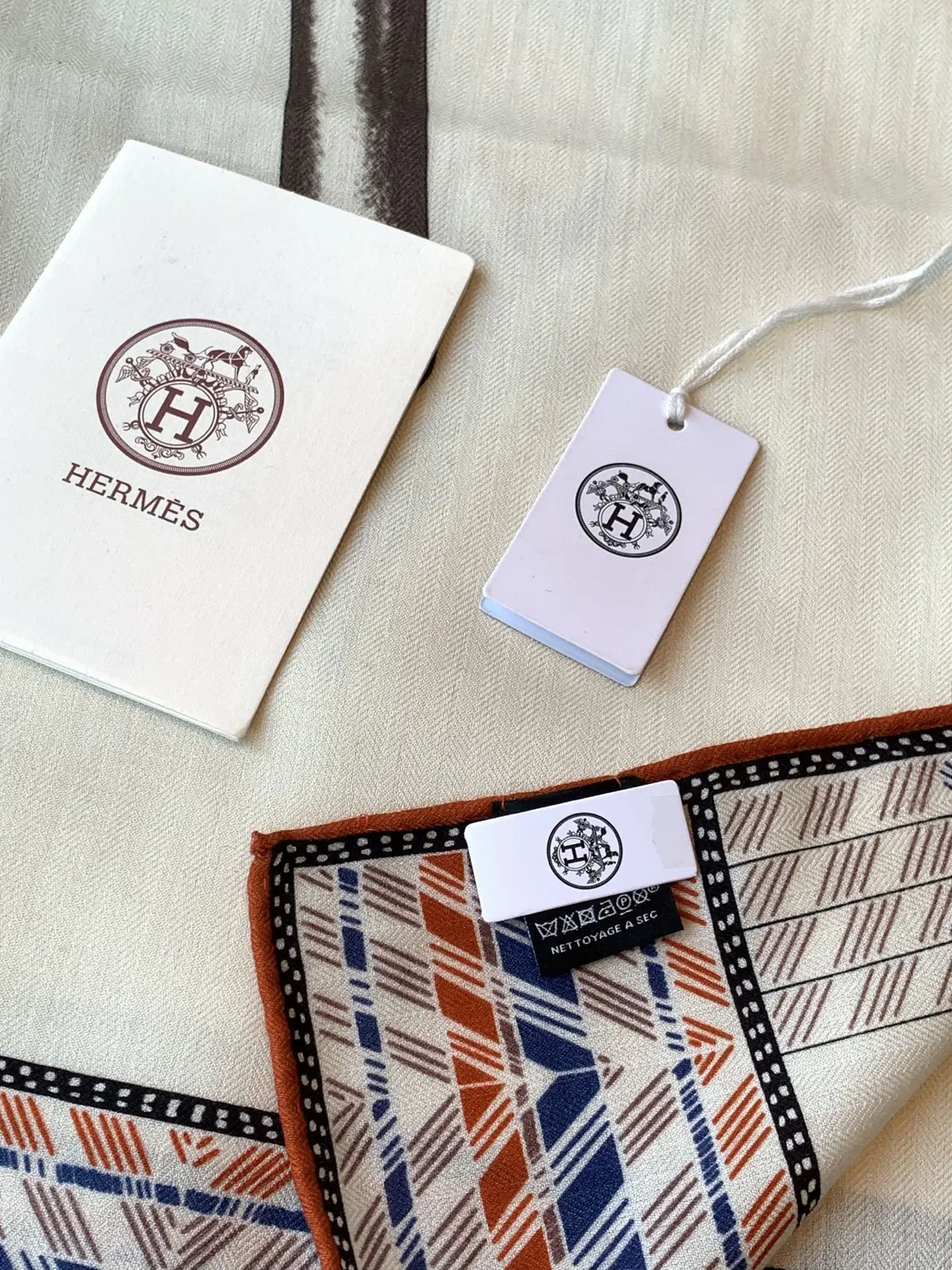 Scarf（围巾） Style White Bag Lookbook Reference image 5