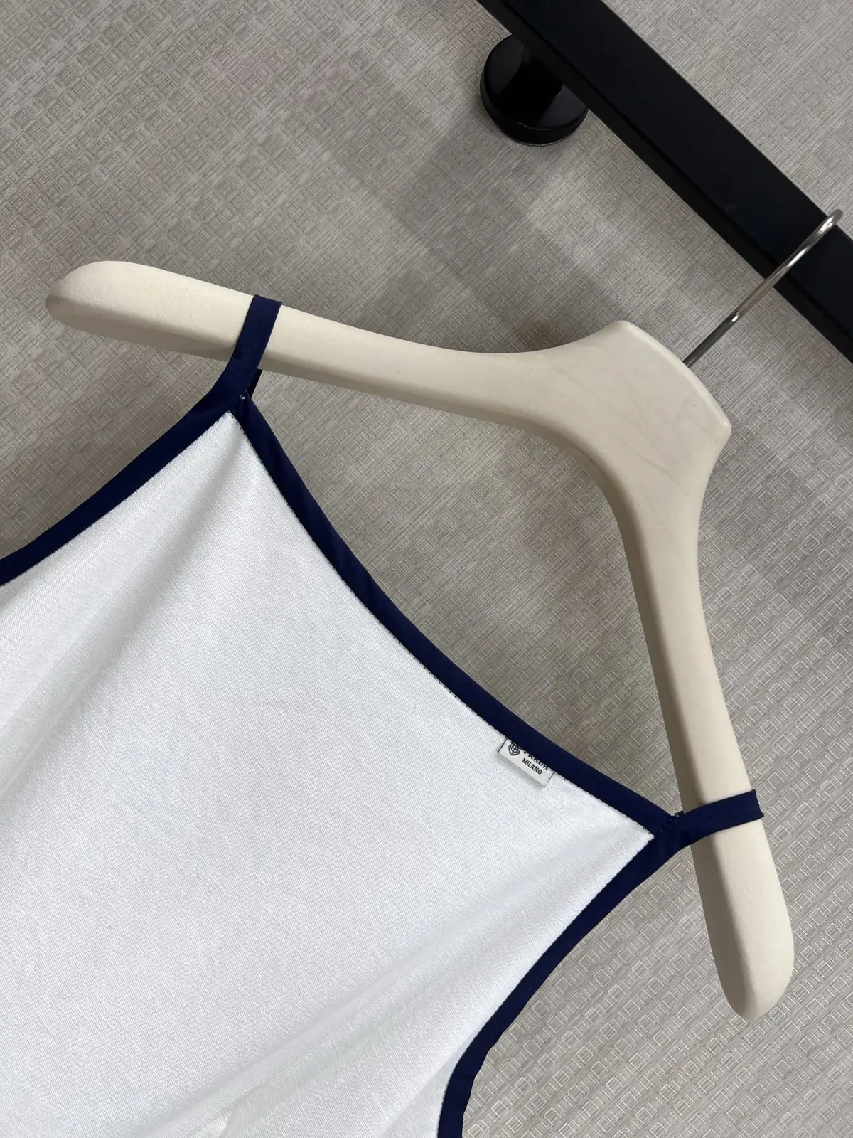 Women's Clothes Style White Leather Clothing Lookbook Reference image 3