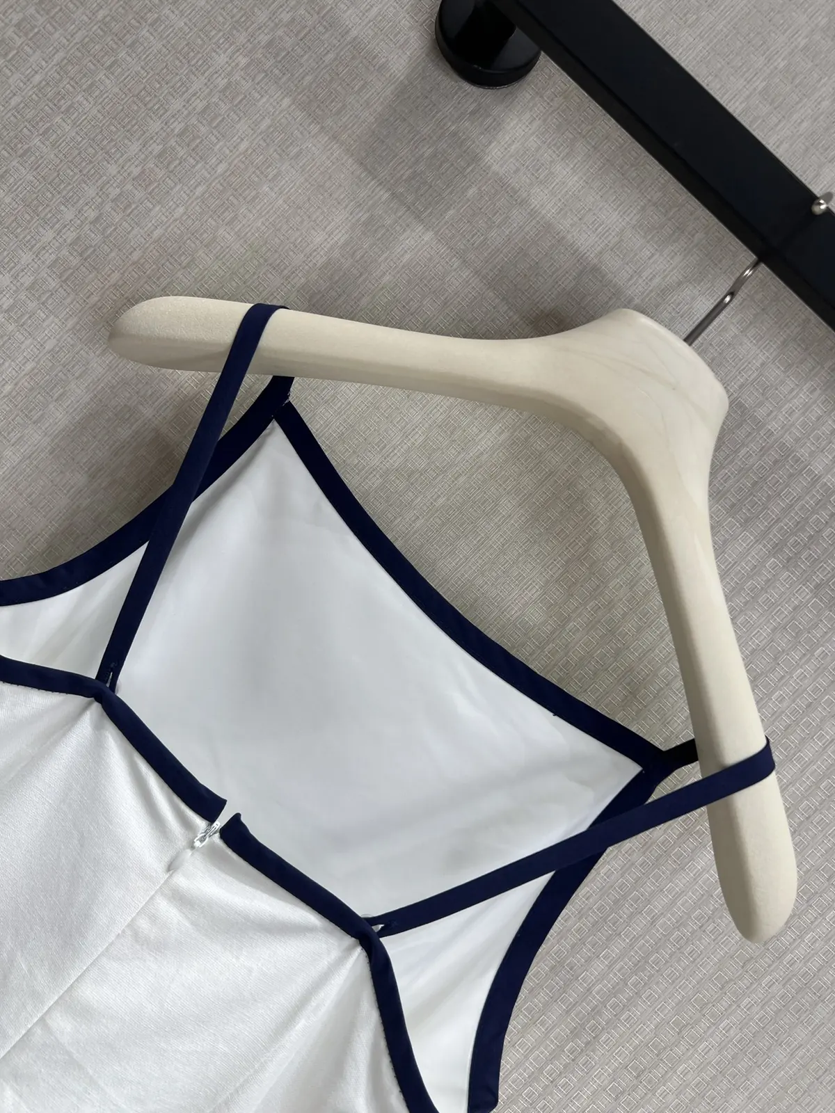 Women's Clothes Style White Leather Clothing Lookbook Reference image 4